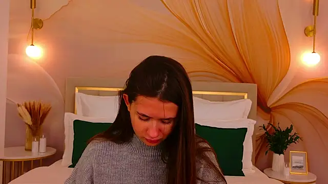 milaleoneli online show from 04/14/26, 02:44