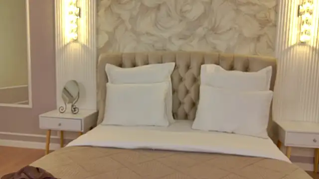 milaleoneli online show from 09/23/25, 03:08