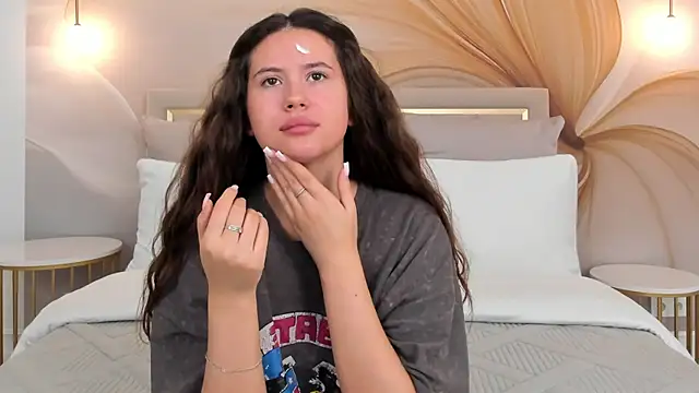 milaleoneli online show from 09/11/25, 03:01