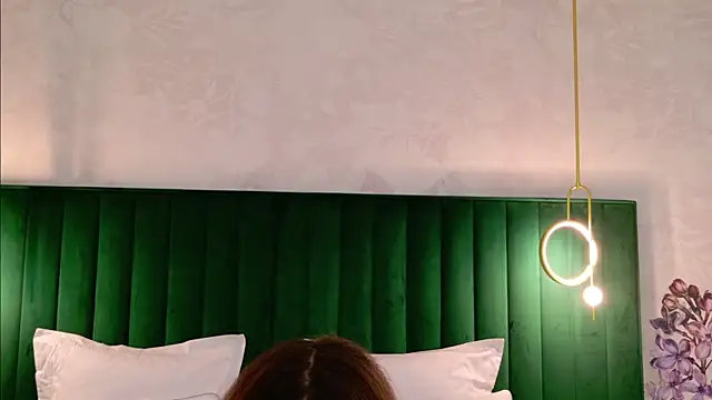 milaleoneli online show from 09/22/25, 03:07