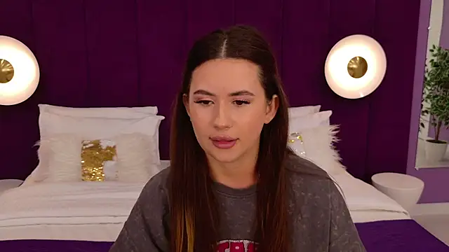 milaleoneli online show from 03/17/25, 03:29