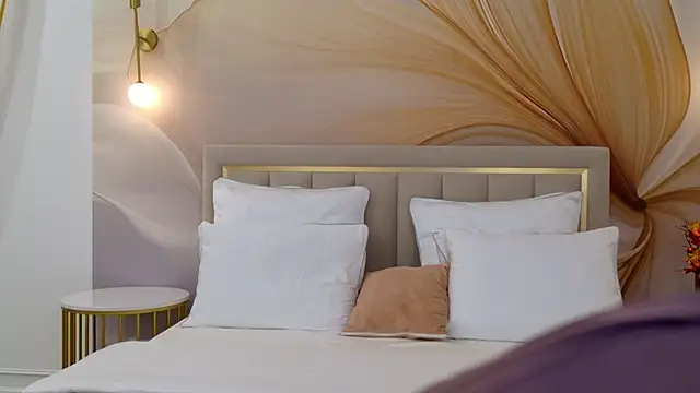 milaleoneli online show from 09/30/25, 03:07