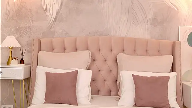 milaleoneli online show from 03/24/26, 02:28