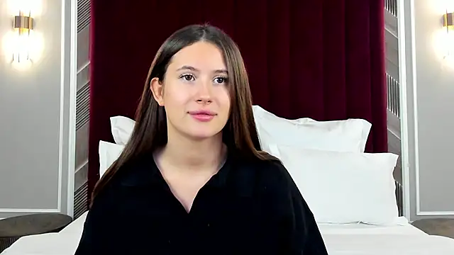 milaleoneli online show from 11/17/25, 02:54