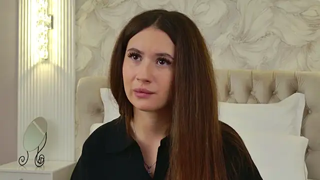 milaleoneli online show from 09/21/25, 02:55