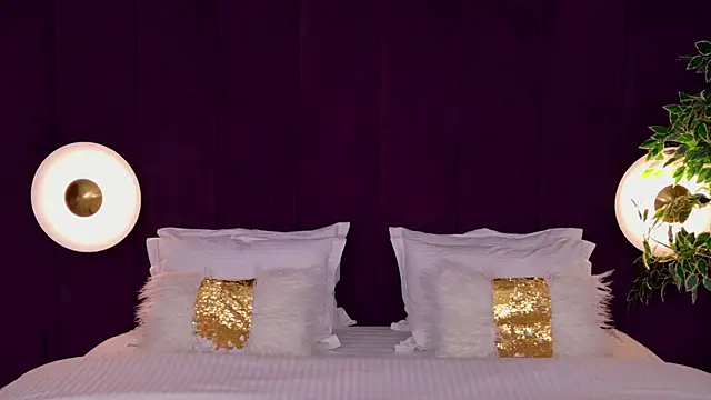 milaleoneli online show from 10/09/25, 02:50