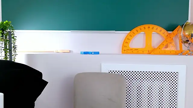 milaleoneli online show from 10/22/25, 03:11