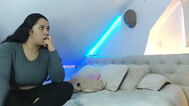 Snapshot of Scarlett_Jazmin chatting on 10/18/25, 11:01 Scarlett Jazmin online show from 10/18/25, 11:01