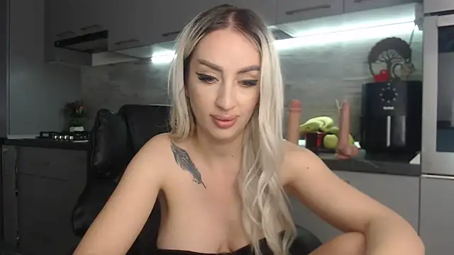 queenzoora online show from 05/21/26, 10:07
