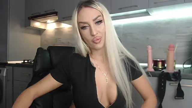 queenzoora online show from 11/10/25, 10:59