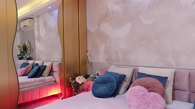 JullyBlair online show from 10/25/25, 04:00