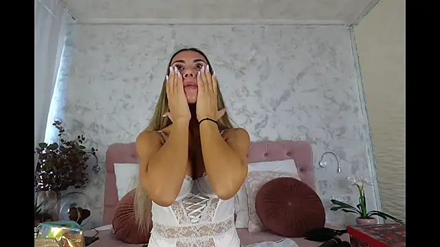 JullyBlair online show from 09/28/25, 05:14