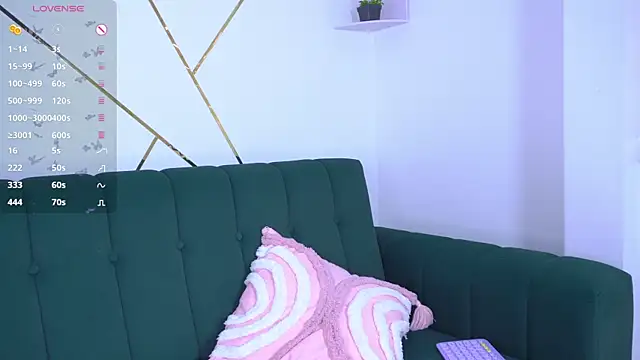 Snapshot of b3llaspringg chatting on 12/20/25, 11:02 b3llaspringg online show from 12/20/25, 11:02