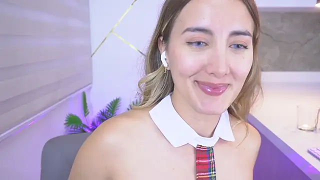 Snapshot of b3llaspringg chatting on 02/14/25, 03:33 b3llaspringg online show from 02/14/25, 03:33