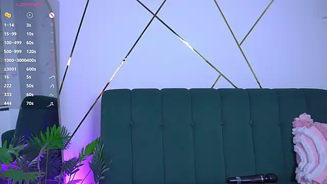 Snapshot of b3llaspringg chatting on 12/18/25, 11:30 b3llaspringg online show from 12/18/25, 11:30