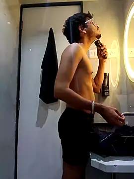 skinnyyyyyyyyy online show from 05/15/26, 04:21