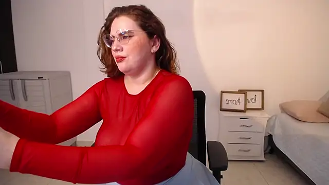 MartinaGuzmann online show from 10/21/25, 12:11