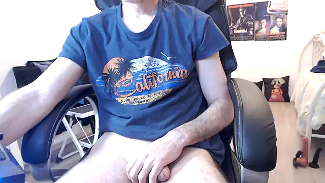 Snapshot of SteveStiffbone chatting on 03/04/25, 06:07 SteveStiffbone online show from 03/04/25, 06:07