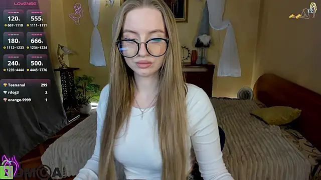Snapshot of alexa_glory chatting on 02/18/25, 04:25 alexa glory online show from 02/18/25, 04:25