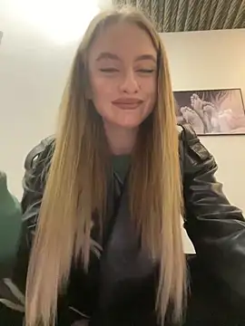 Snapshot of alexa_glory chatting on 10/05/25, 07:59 alexa glory online show from 10/05/25, 07:59
