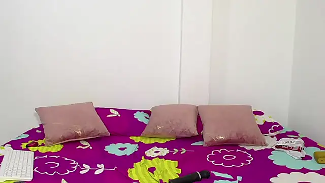 Snapshot of Lara_Jean01 chatting on 01/03/25, 06:44 Lara Jean01 online show from 01/03/25, 06:44