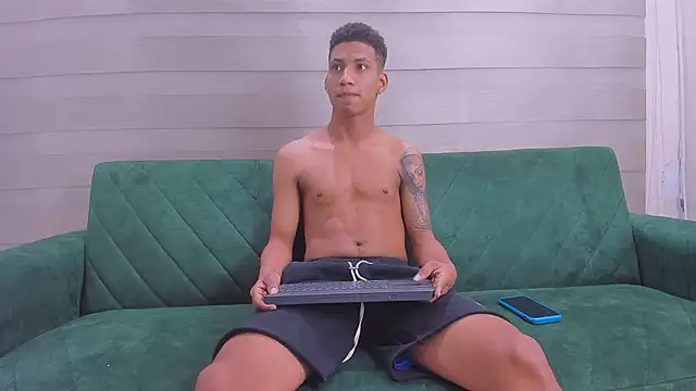 Snapshot of hard_guysbb chatting on 09/27/25, 06:41 hard guysbb online show from 09/27/25, 06:41