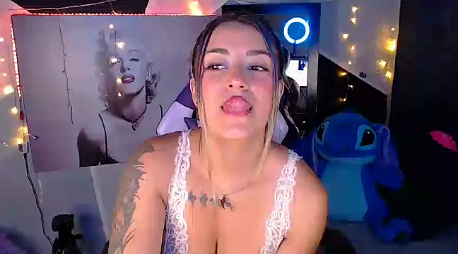 Snapshot of Samanta_james19 chatting on 02/25/25, 08:21 Samanta james19 online show from 02/25/25, 08:21