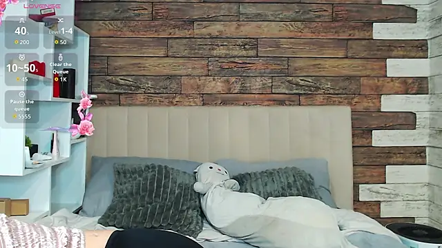 White Lioness online show from 03/18/26, 05:25