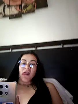 Snapshot of Hanna_Kinsley chatting on 11/12/25, 08:34 Hanna Kinsley online show from 11/12/25, 08:34