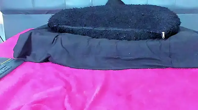 Snapshot of Miaelliee chatting on 01/05/25, 09:36 Miaelliee online show from 01/05/25, 09:36