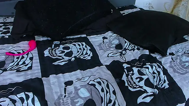 Snapshot of Miaelliee chatting on 12/19/24, 11:14 Miaelliee online show from 12/19/24, 11:14