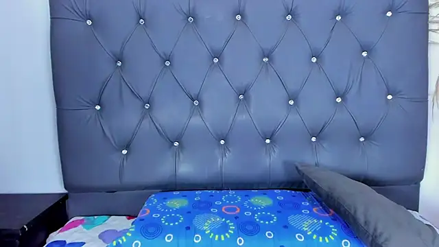 Snapshot of Miaelliee chatting on 12/14/24, 07:46 Miaelliee online show from 12/14/24, 07:46