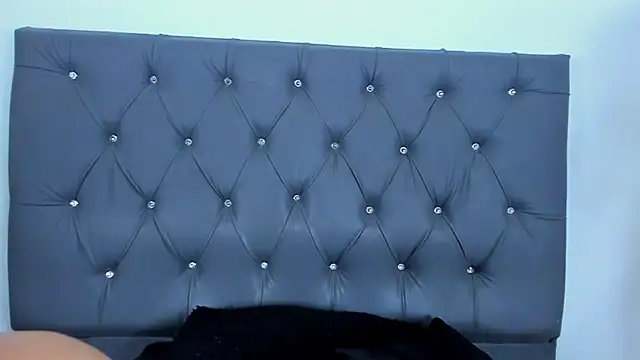 Snapshot of Miaelliee chatting on 12/18/24, 07:52 Miaelliee online show from 12/18/24, 07:52