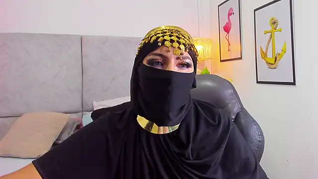 naomiii   online show from 10/21/25, 11:53