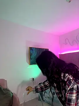 naomiii   online show from 09/18/25, 03:20