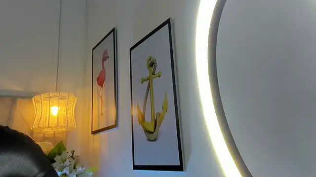 naomiii   online show from 03/12/26, 11:36