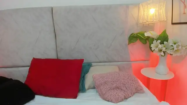 naomiii   online show from 03/04/26, 11:40