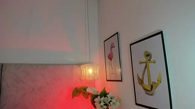 naomiii   online show from 03/21/26, 11:36