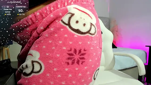 naomiii   online show from 04/25/26, 11:57