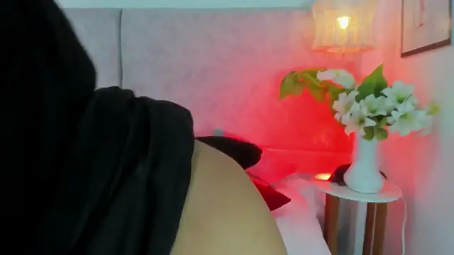 naomiii   online show from 03/26/26, 11:52