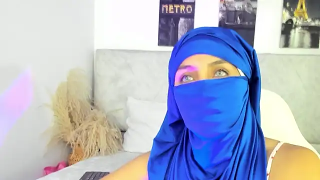 naomiii   online show from 05/18/26, 11:59