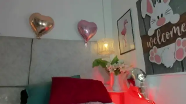 naomiii   online show from 03/28/26, 11:44