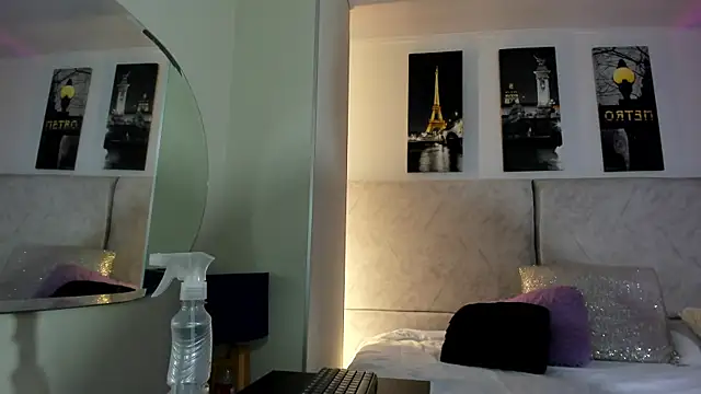 naomiii   online show from 04/29/26, 11:36