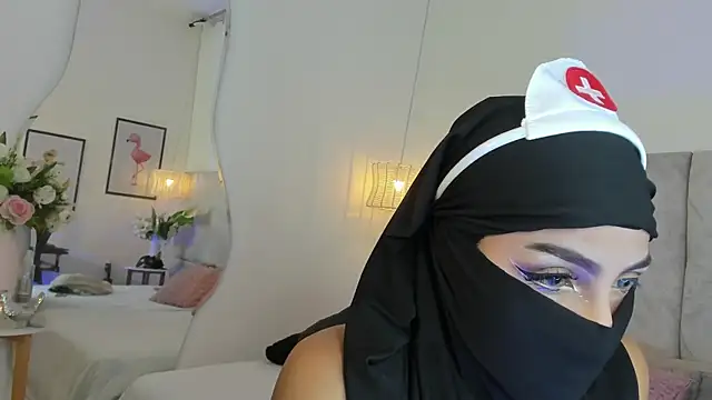 naomiii   online show from 11/06/25, 11:58