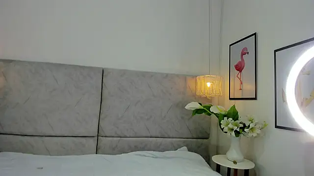 naomiii   online show from 12/03/25, 11:42