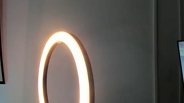 naomiii   online show from 02/24/26, 11:44