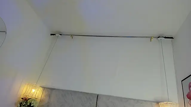 naomiii   online show from 11/28/25, 11:43