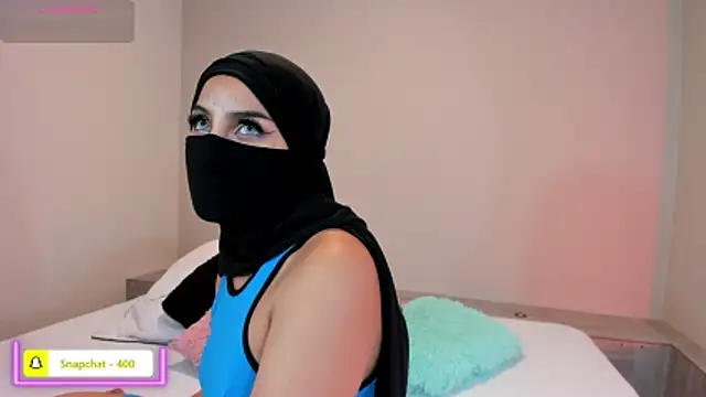 naomiii   online show from 04/14/26, 12:21