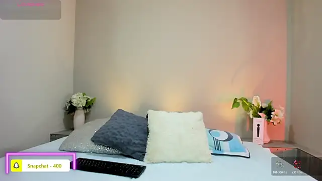 naomiii   online show from 04/17/26, 11:46