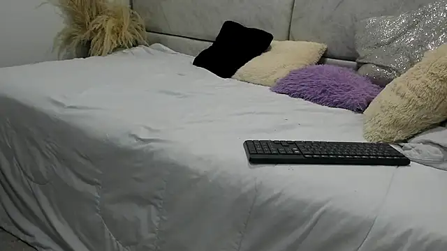 naomiii   online show from 05/26/26, 11:19